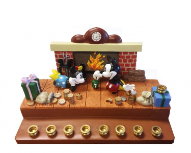 Menorah_Mickey_Fireplace